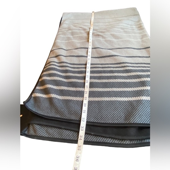 Ike Behar Womens Wrap Poncho Grey White Reversible Cape - Picture 7 of 7